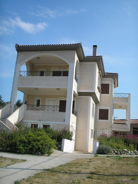 Agnanti Apartment *