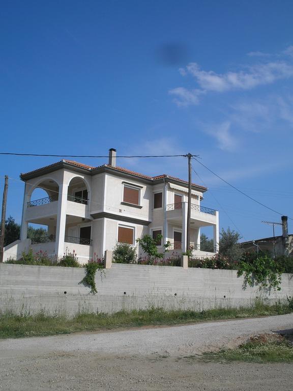 Agnanti Apartment *